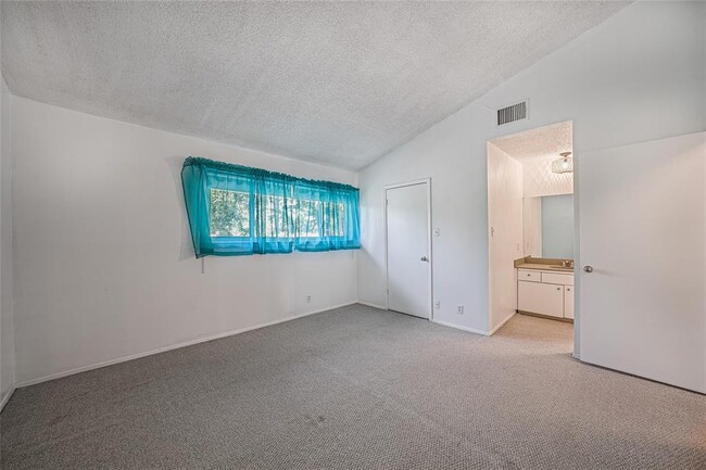 Building Photo - 8903 Trone Cir