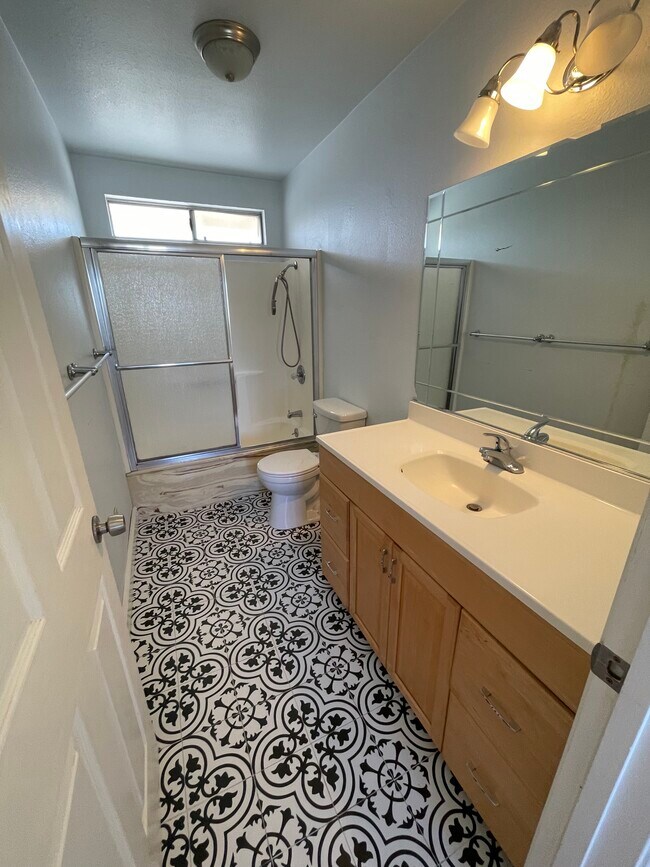 Building Photo - 1534 Oceanaire Dr
