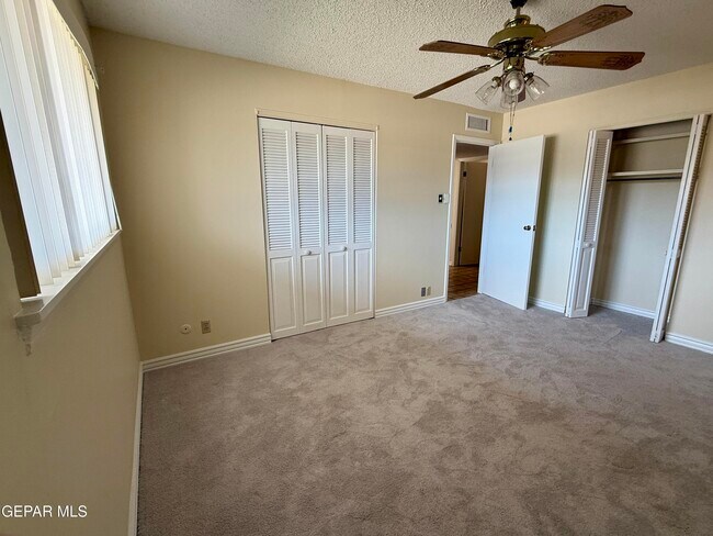 Building Photo - 10125 Chezelle Dr