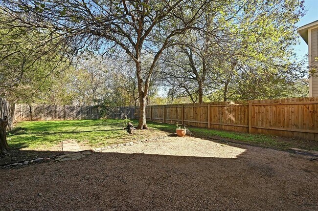 Building Photo - 2412 Allred Dr