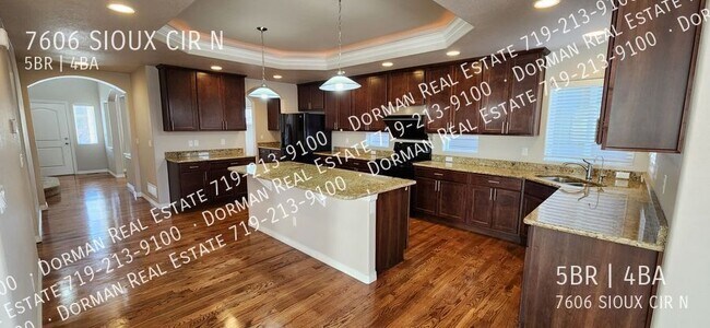 Building Photo - 7606 N Sioux Cir