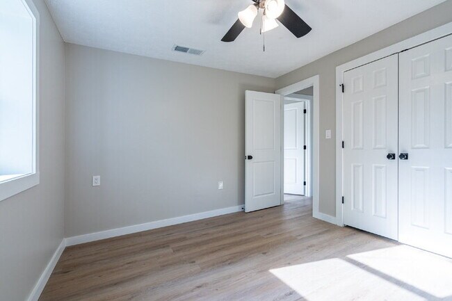 Building Photo - 60 W Main St