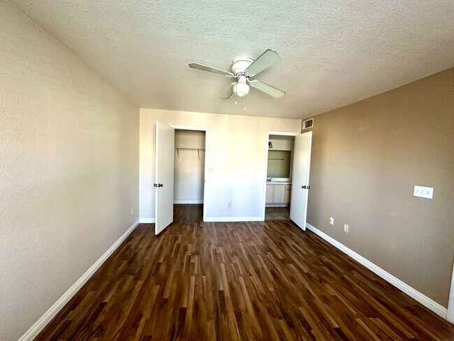 Building Photo - 8101 W Flamingo Rd