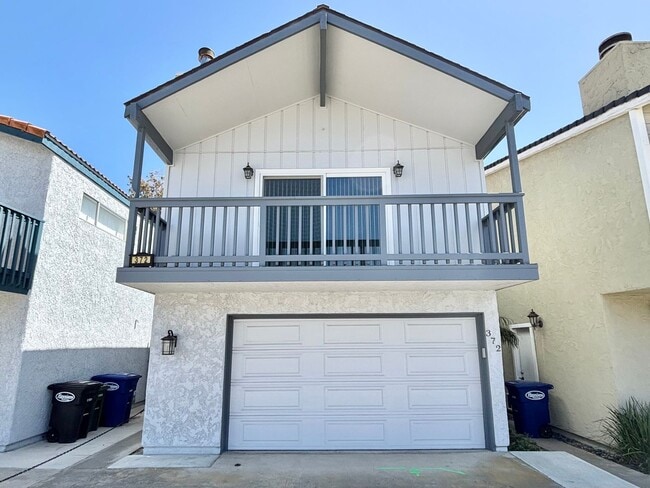 Building Photo - Oxnard | UPDATED | 2 Bed + 1 Bath- Upper u...