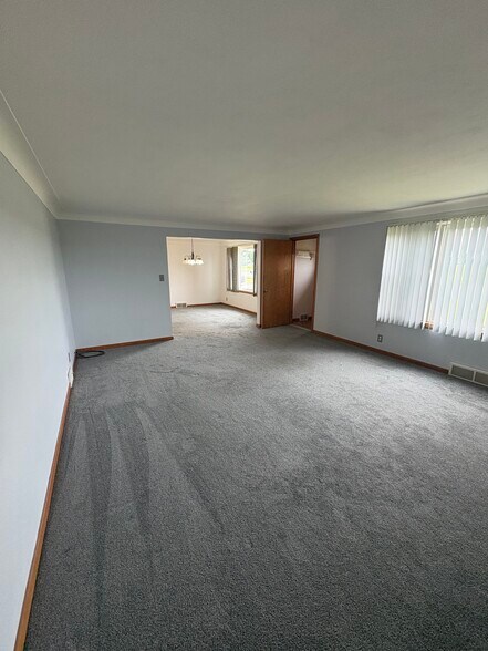 Building Photo - 49 S Youngs Rd