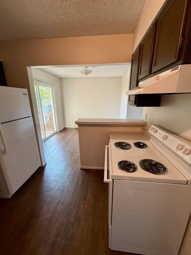 Building Photo - 3 Bedroom, 2 Bathroom Duplex- 5 minute walk from MSU - Flexible Lease Terms - 6 Months, 9 Months ...