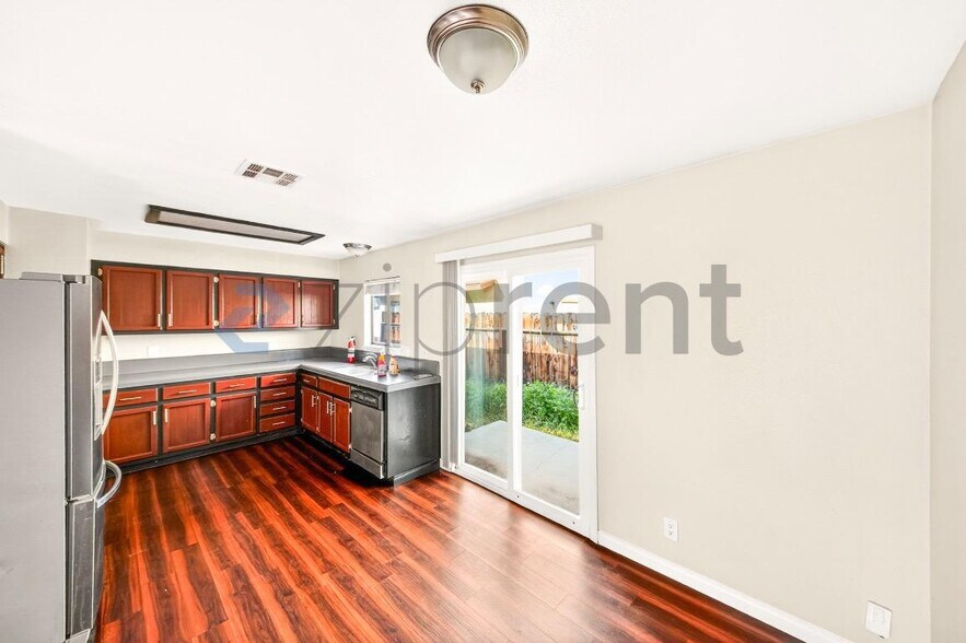 Building Photo - 836 W Atkins Ave