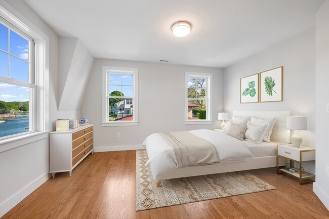 Building Photo - 8 Riverside Rd