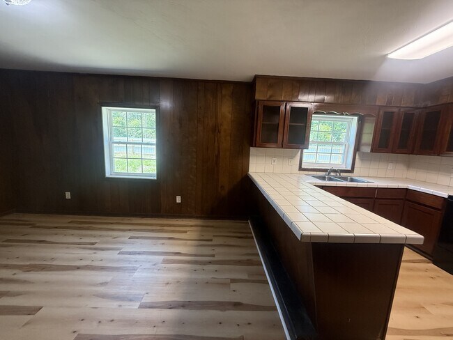 Building Photo - 117 Thornton Ln