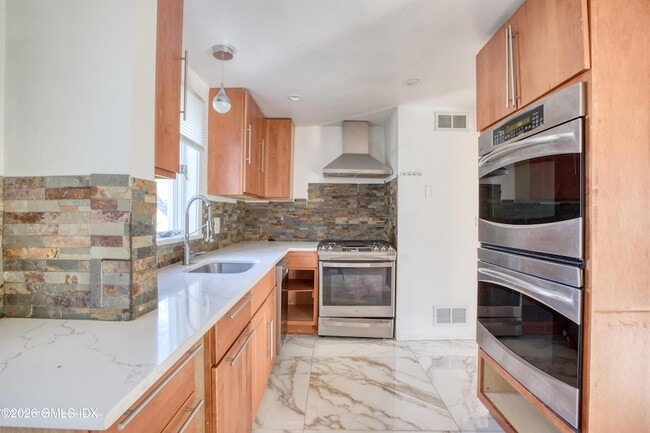 Building Photo - 24 Hollow Wood Ln