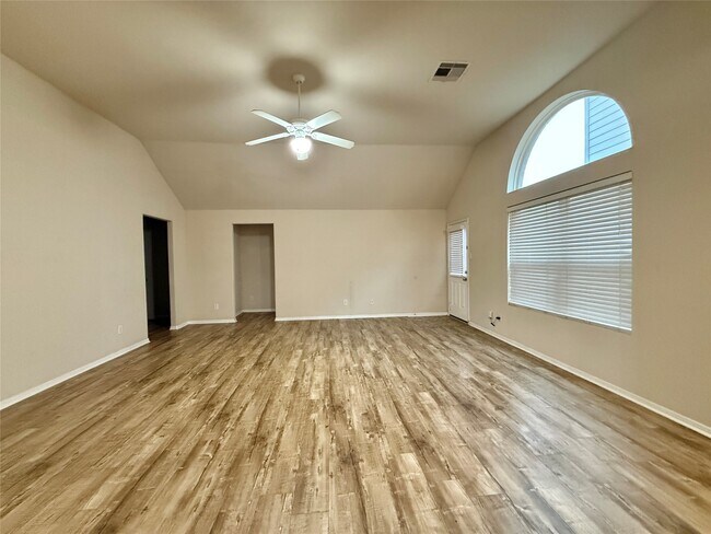 Building Photo - 14802 Fir Knoll Way