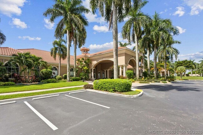 Building Photo - 6887 Viale Elizabeth