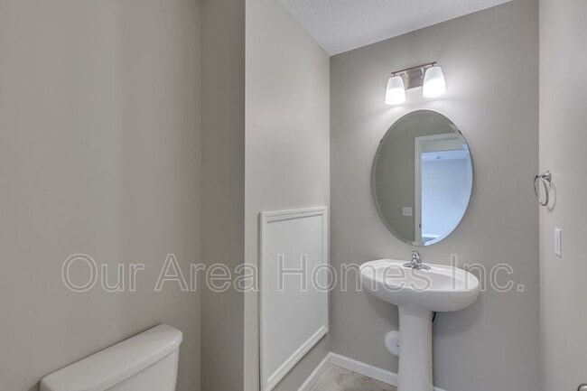 Building Photo - 591 William St