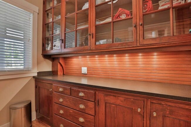 Building Photo - 26 N Main St