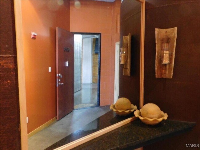 Building Photo - 701 N 15th St