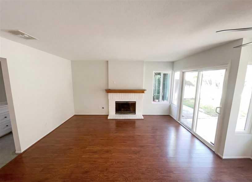 Building Photo - 9036 Limecrest Dr