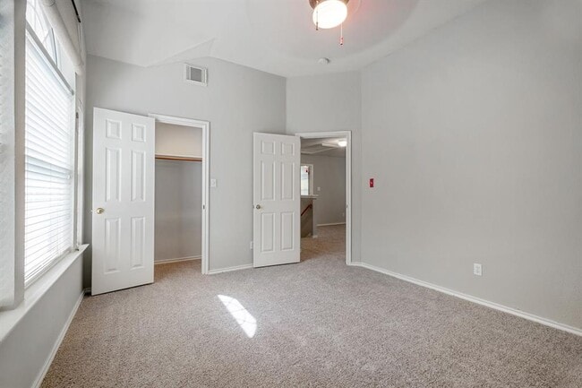 Building Photo - 4229 Kingsburg Dr