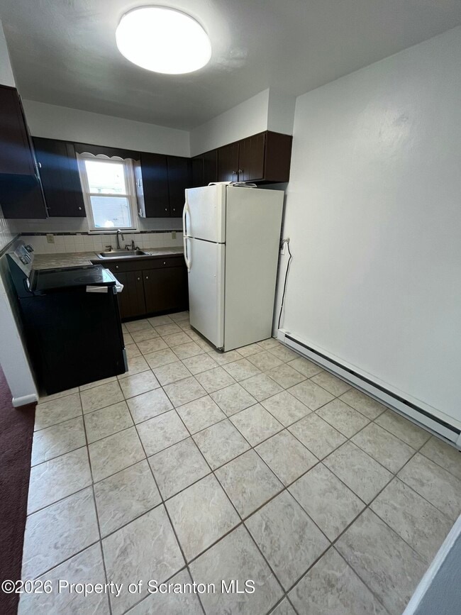 Building Photo - 612 Oak St