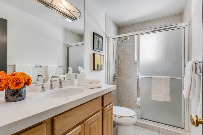 Building Photo - 135 Carriage Way