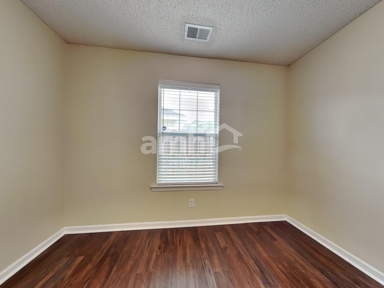 Building Photo - 5 Stemson Way