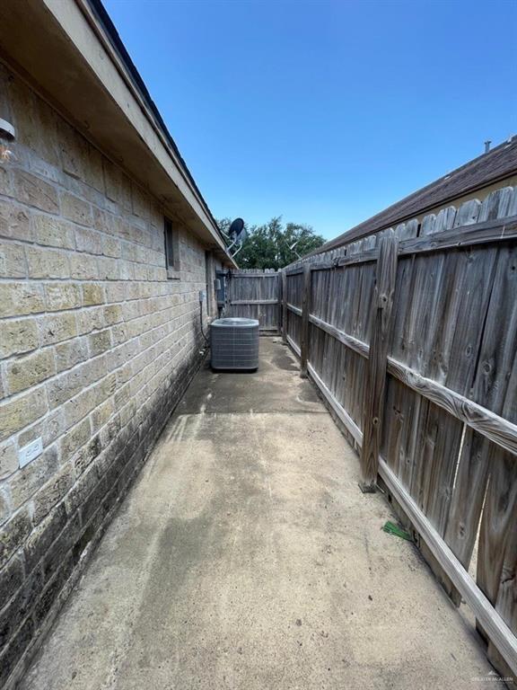 Building Photo - 1205 S Palm Dr