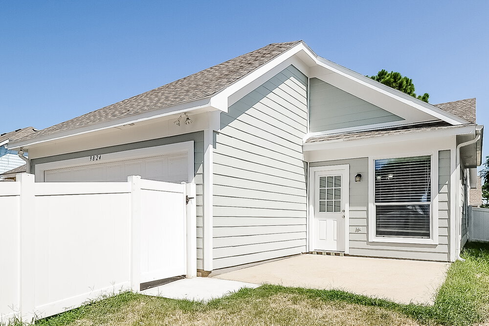 Building Photo - 9824 Birch Dr