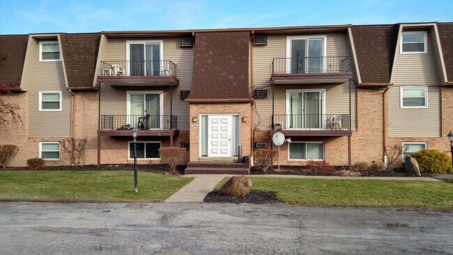 Building Photo - Locust Apartments 7125
