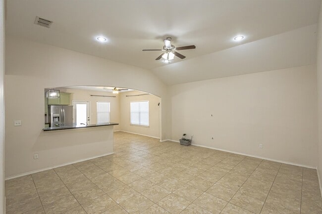 Building Photo - 618 Crackle Grove Dr
