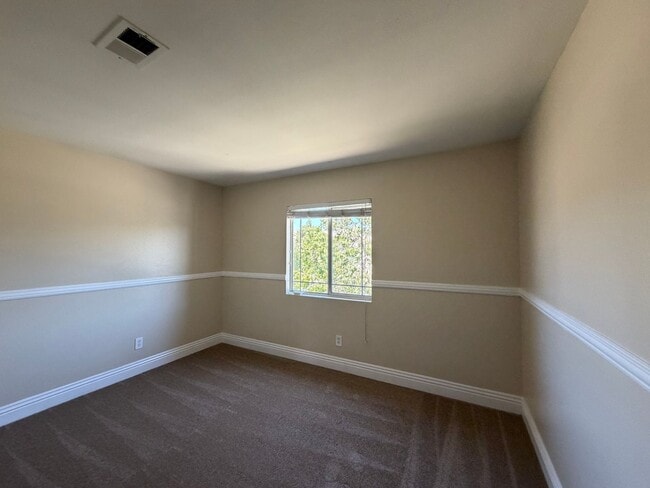 Building Photo - Two-story home in Eastlake