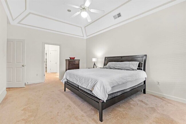 Building Photo - 7520 Crystal Lake Dr