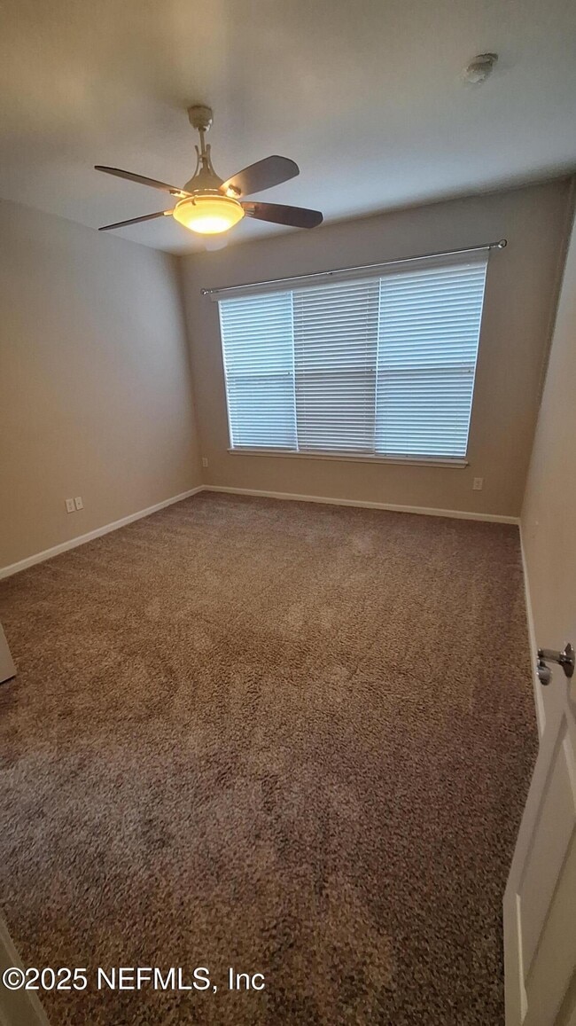Building Photo - 3900 Hillstead Ln
