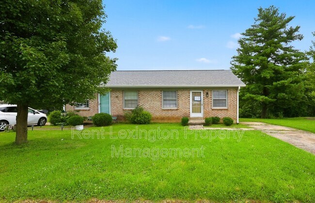 Building Photo - 3215 Aqueduct Dr