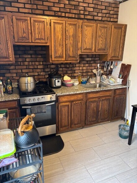 Building Photo - 26 Jefferson St