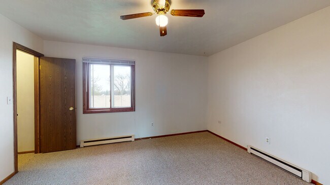 Building Photo - 2525 Hope Dr