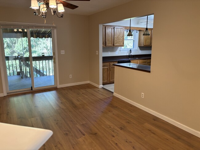 Building Photo - 203 Apple Blossom Ln