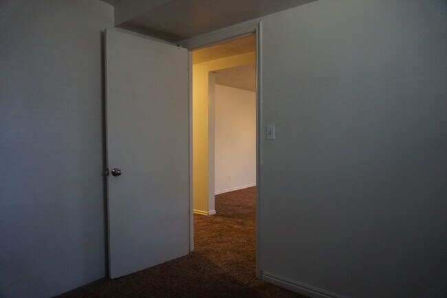 Building Photo - 3543 Valley Heights Dr