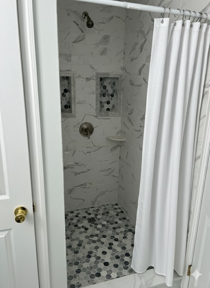 Building Photo - 829 Main St