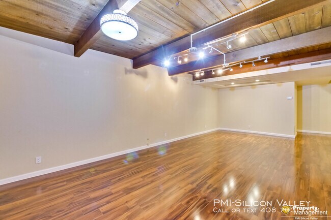 Building Photo - 520 S Cascade Terrace