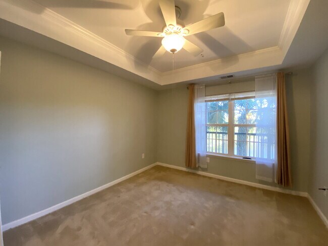 Building Photo - Two Bedroom Spacious Condo Near Everything Bluffton Has to Offer!