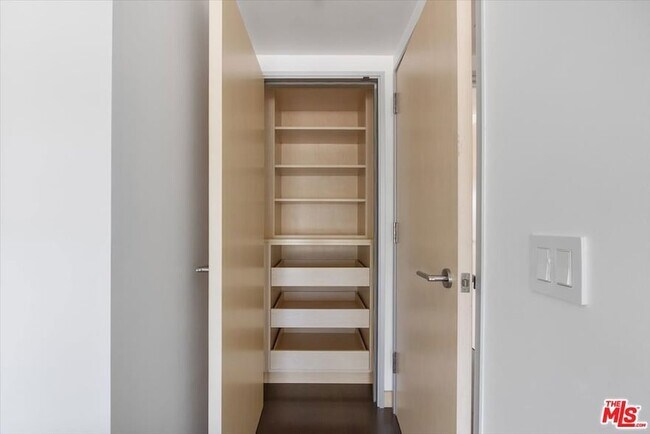 Building Photo - 2301 10th St