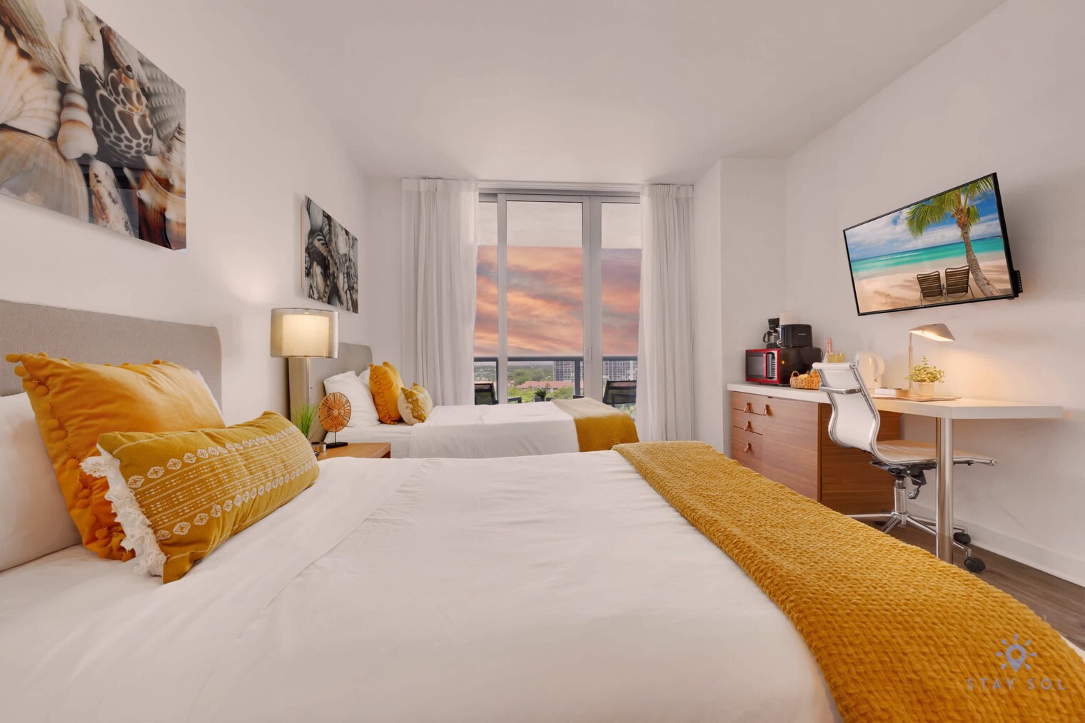 Building Photo - 2602 E Hallandale Beach Blvd