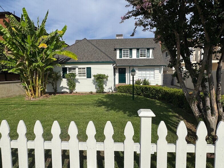 Building Photo - 4918 Haskell Ave