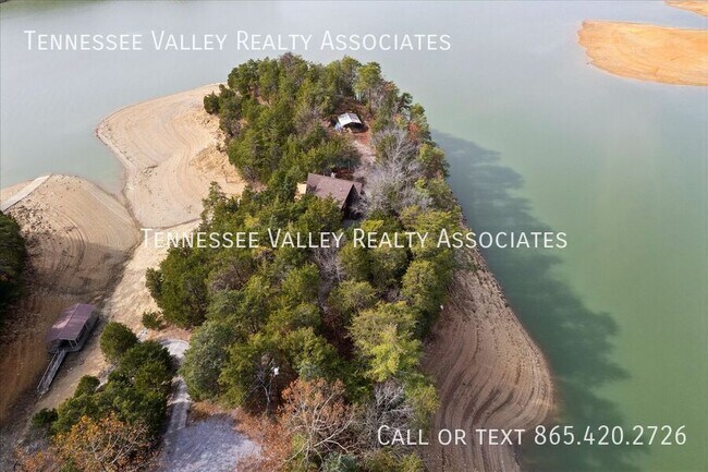 Building Photo - 2050 Chapel Rd