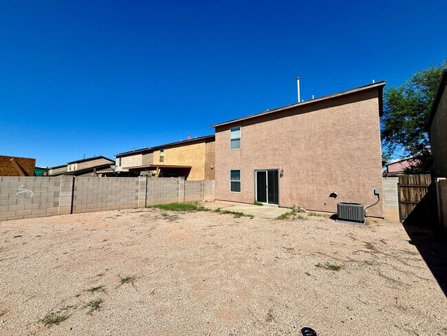 Building Photo - 5530 S Monrovia Ave