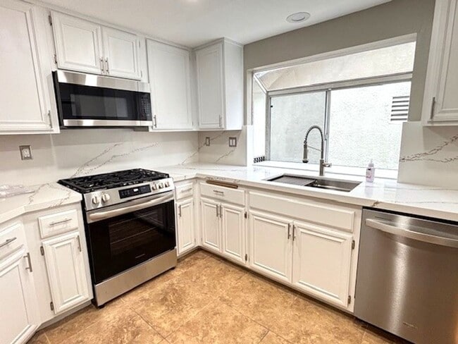 Building Photo - Stylish, Upgraded Laguna Niguel Home Ready...