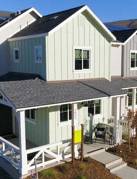 Building Photo - 1052 Stuart Way
