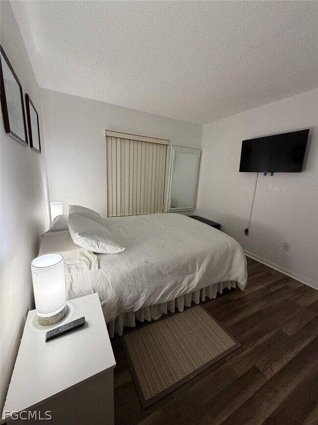 Building Photo - 9570 Green Cypress Ln