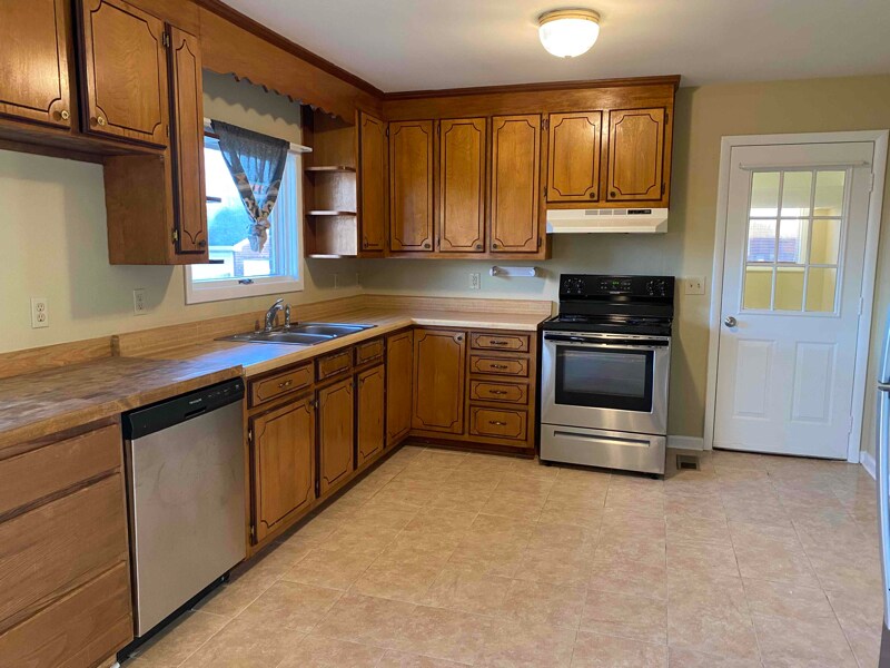 Building Photo - 104 Stewart Dr