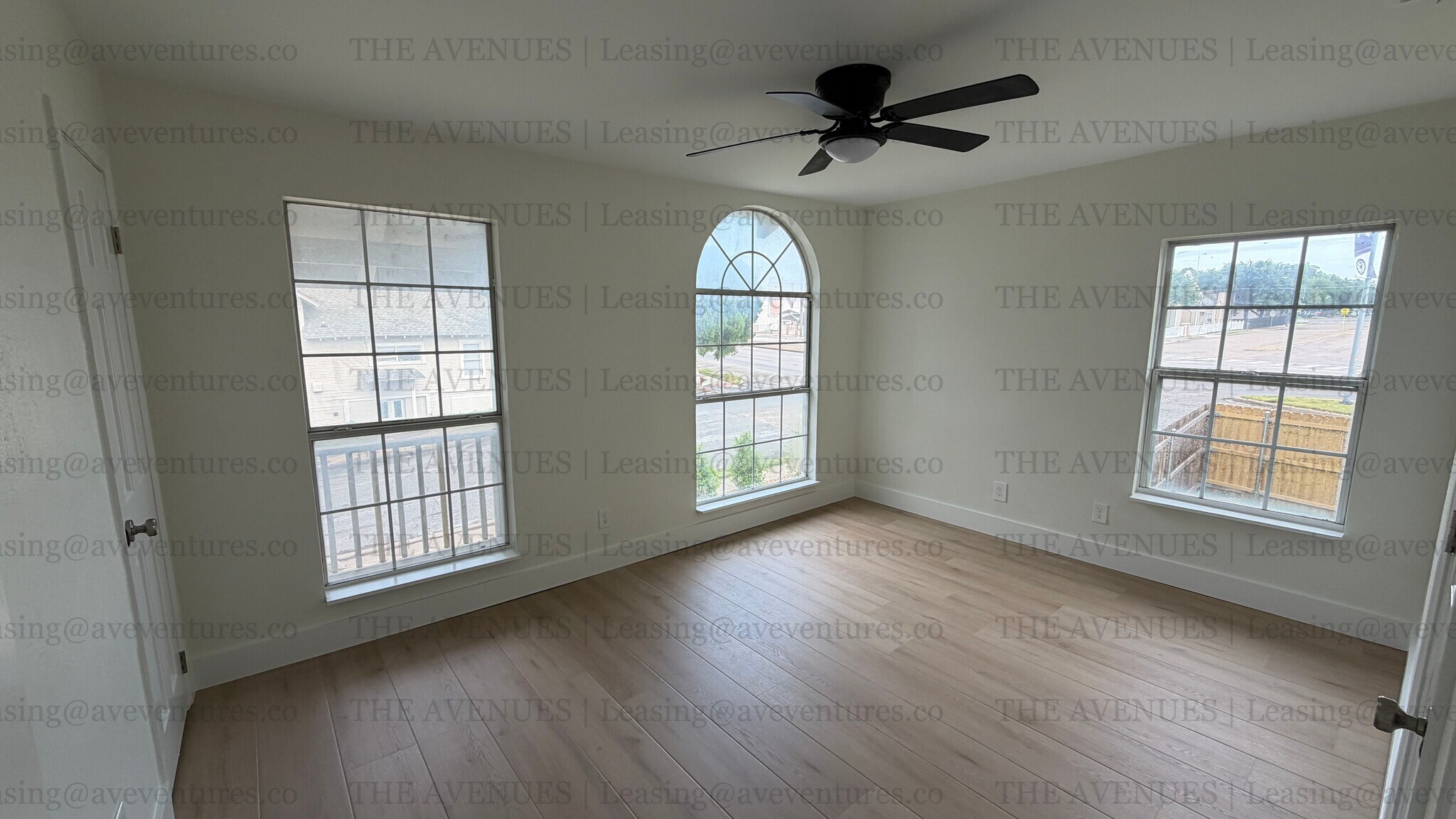 Building Photo - 305 N Oak Cliff Blvd