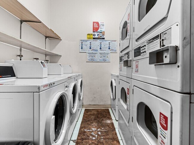 Building Photo - 1168 E 10th St